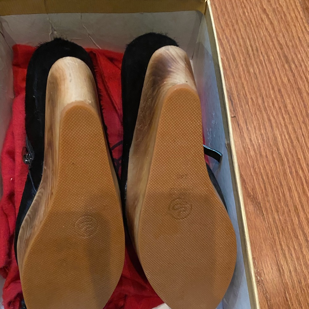 Shoes - Picture 7 of 10